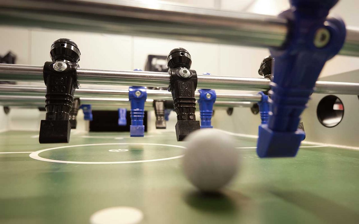 Tischkicker als beliebter Benefit für Mitarbeiter